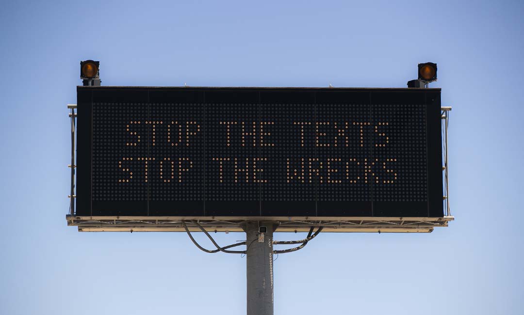OKTurnpike's tweet photo. Stop the texts; stop the wrecks. Get home safely every season. 🚗🤳📵 Don't let texting and driving ruin your summer plans. Put the phone down and just drive. #WZW #Workzonesafety #MakeOklahomaSafe https://t.co/Is09wKcRJk
