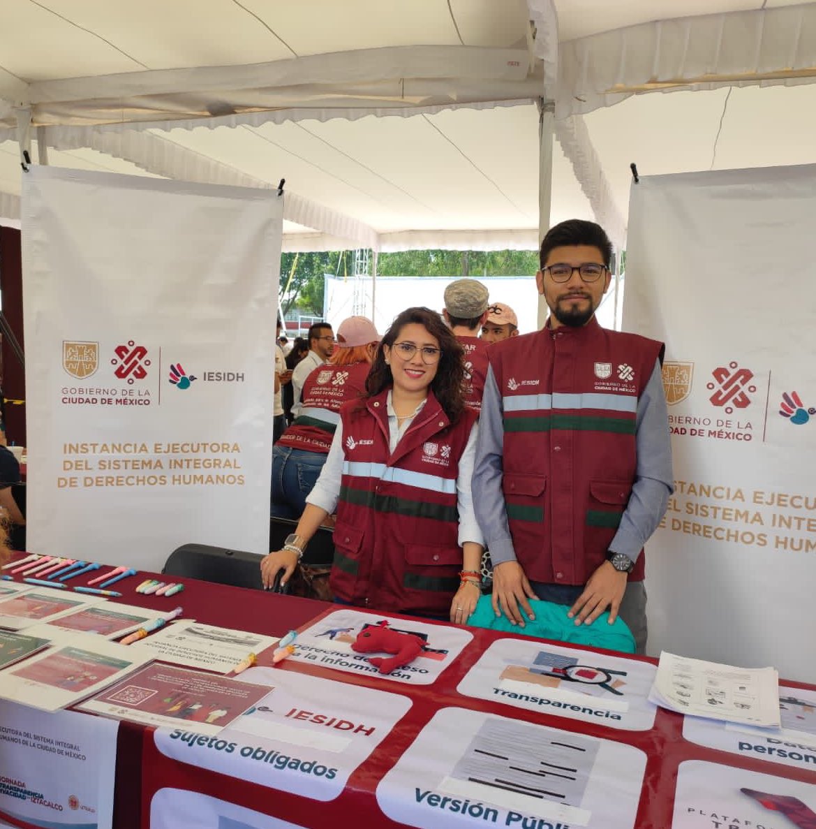 PDHCDMX's tweet photo. #Entérate Participamos en la Jornada por la Transparencia y la Privacidad de @InfoCdMex en la explanada de la alcaldía @IztacalcoAl, brindamos asesoría y promovimos nuestros insumos en materia de #DerechosHumanos. #CiudadDeDerechos https://t.co/eYLicoZwMe