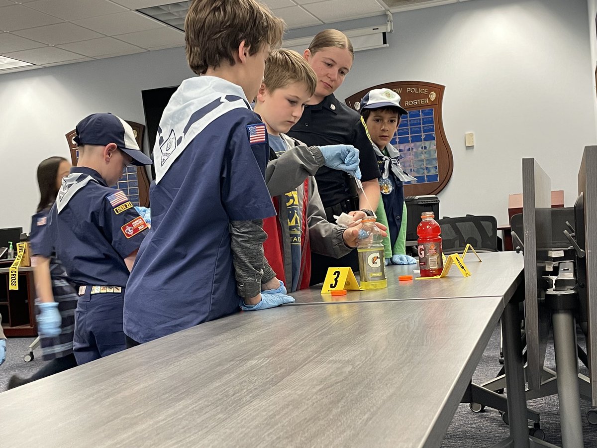 LPD_MA's tweet photo. Tonight, Officer MacElhiney, Detective Dabrea and Officer Almeida met with members of Bear Cub Scouts Pack 94 to discuss forensic evidence. After a highly engaged and enthusiastic Q and A, members of Pack 94 were taken to a “mock” crime scene! https://t.co/uvXDThOJDs