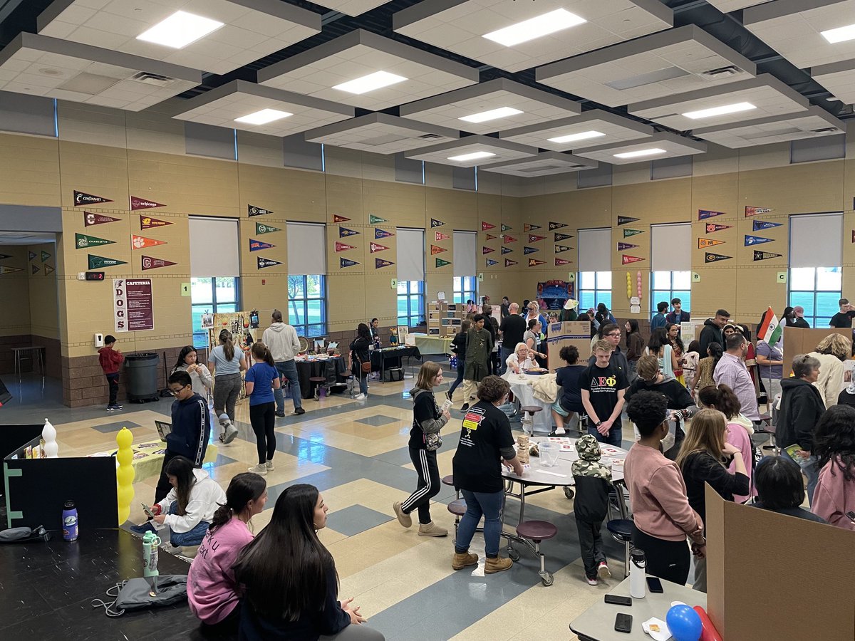 What a great night at our first ever Multicultural night! Food, games, fun, and community! ⁦<a href="/sd308/">Oswego Community Unit School District 308</a>⁩