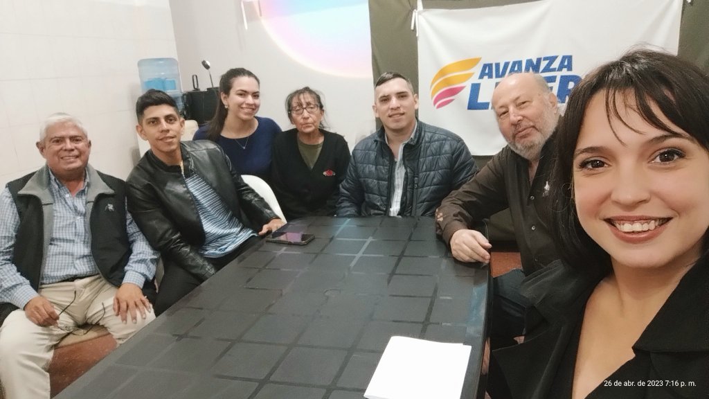 Candesalom6's tweet photo. Hoy nos reunimos para organizar la fiscalización para las elecciones 2023 en San Martín 💪🏽🇦🇷
@UCEDEsanmartin https://t.co/GGVV36OgZv
