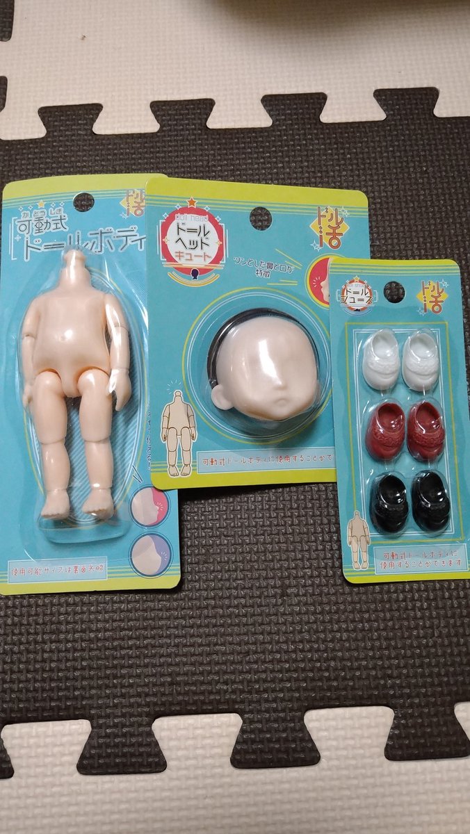 SecretSylvanian's tweet photo. セリアのドール買ってみたが手をつけれず。他にもセリアでハンガーラックとかハンガーとかも買ってみたけど、シルバニアには大きいかな。 https://t.co/LwfBWHrgMj