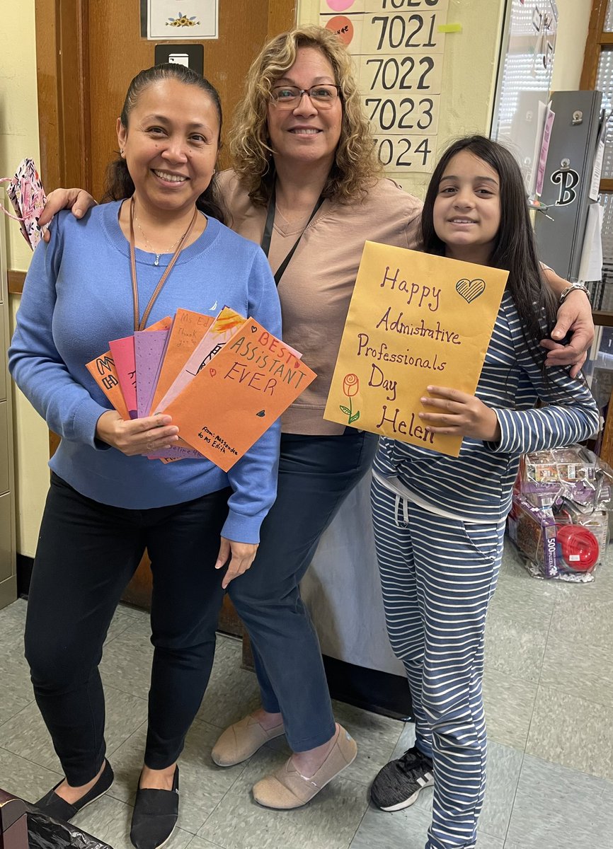 Today our @school16yonkers faculty & students showered our Administrative Assistants on their special day with gifts and cards! We appreciate your work! @YonkersSchools @SuptQuezada @DrF_Hernandez