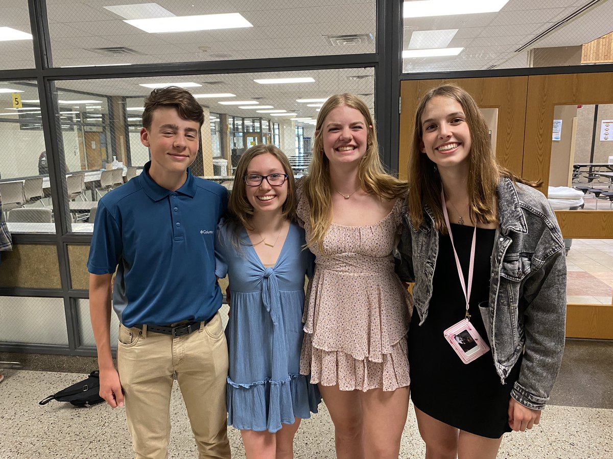 drasmussen43's tweet photo. Congratulations to our 28 new inductees of Burke High National Honor Society 🖤💛 We had a great induction tonight and I can’t wait to support this outstanding group in the coming year! They represent the best of the best! 🖤💛 #WeAreBurke #BulldogPride https://t.co/hC3pIcIwWT