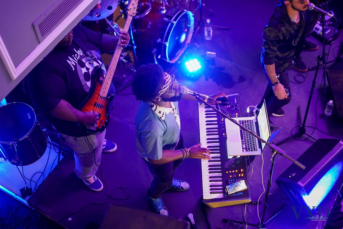 dwetmedamyo's tweet photo. Where the pain goes away ❤️
#khash #theintro #djazz #ct #vibes #stebbysteb #stayInMyLane https://t.co/YyRE03i9Xo