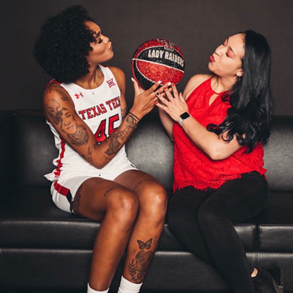 cmcm326's tweet photo. @JordynDMerritt 😘She’s coming Home #TEXASbound  Familyyyyyy
Let’s Gooooooooooooooooooooooo
I’m a #LadyRaiderMOM now!!!! ❤️🖤🌵🚌 Getting the Game Day Party Bus ready👕 Getting the NEW GEAR Order ready 🎟️ Getting ready to see her play more 🖤❤️🌵 https://t.co/IBACIC3sn0