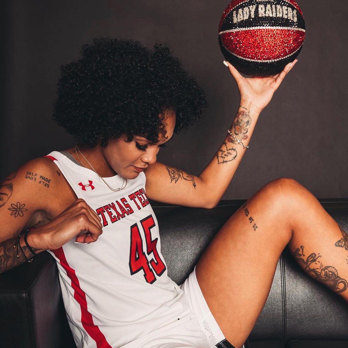 cmcm326's tweet photo. @JordynDMerritt 😘She’s coming Home #TEXASbound  Familyyyyyy
Let’s Gooooooooooooooooooooooo
I’m a #LadyRaiderMOM now!!!! ❤️🖤🌵🚌 Getting the Game Day Party Bus ready👕 Getting the NEW GEAR Order ready 🎟️ Getting ready to see her play more 🖤❤️🌵 https://t.co/IBACIC3sn0