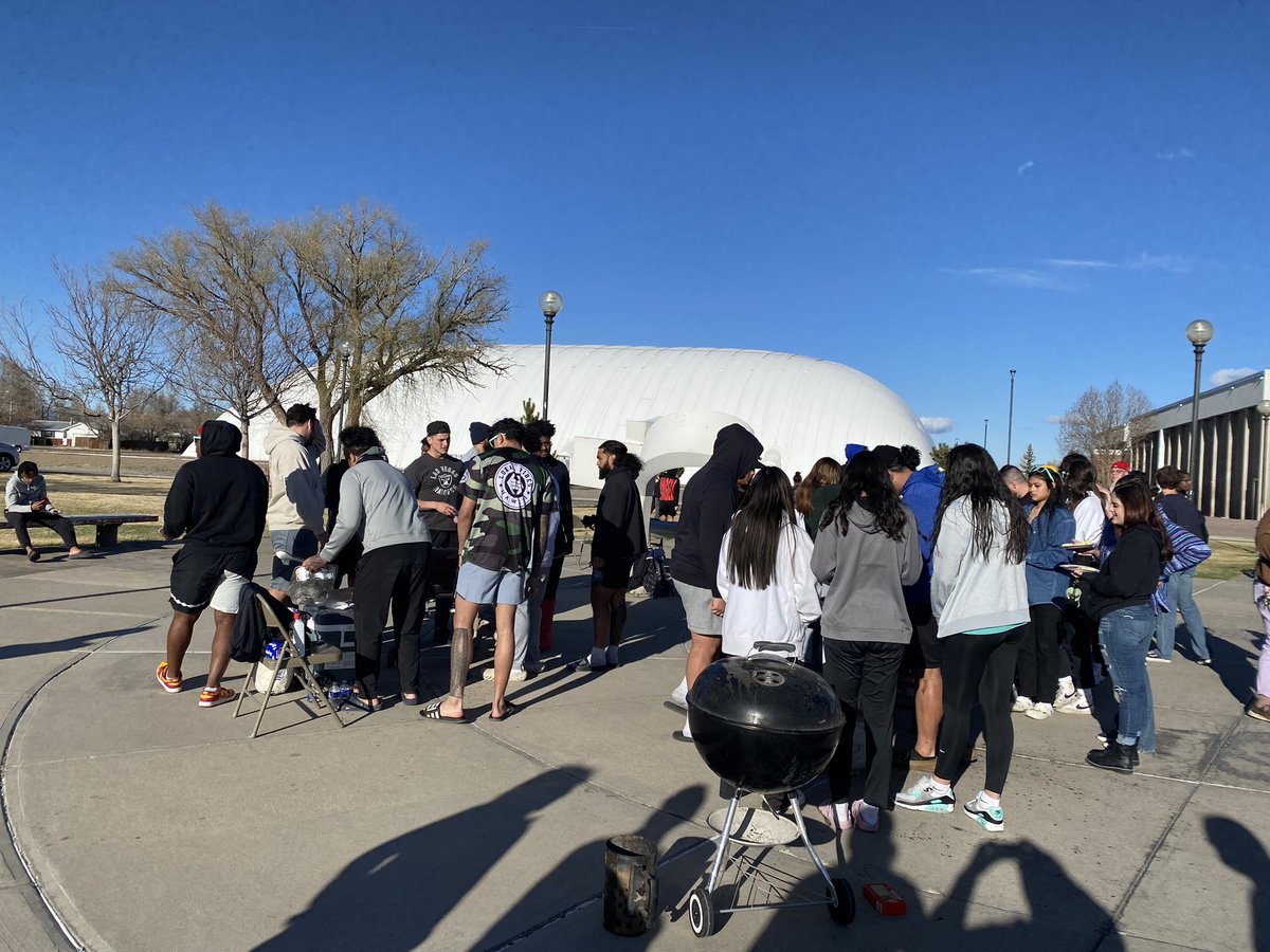 SavalaSmith's tweet photo. Happy to see good support for our Black Student Union today. https://t.co/K55l5MBJ7s