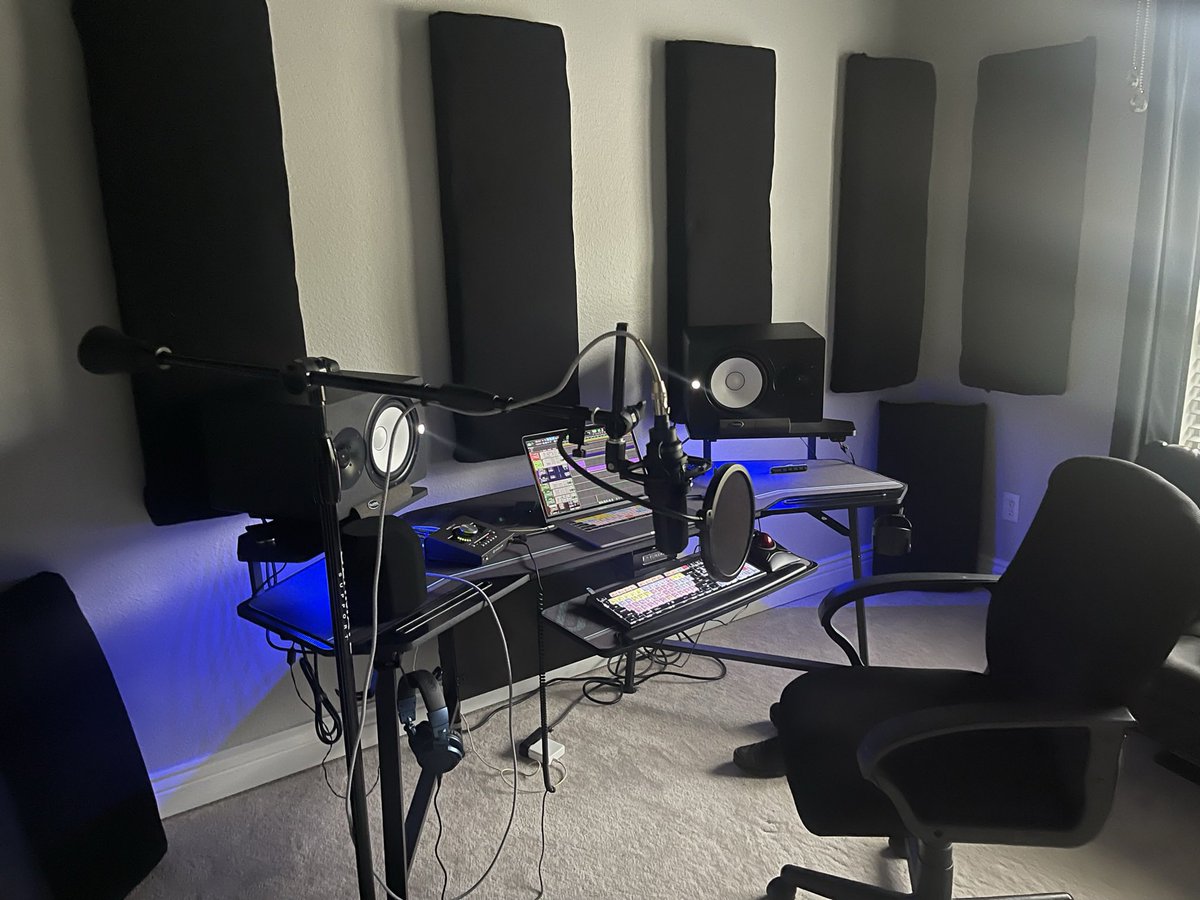 djmelvo102's tweet photo. Home Mixing Studio https://t.co/MjtNKLWsYY