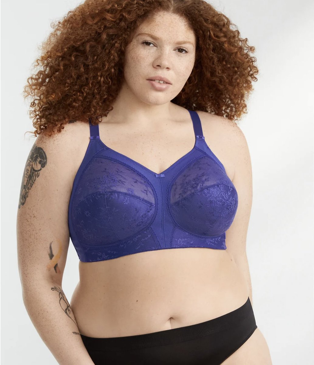 Rebeckalingerie's tweet photo. Hey ladies! Fuller busted & looking to be foot loose & fancy free from an underwire? Come in & let us fit you in the Verity by Goddess without an underwire. Don't think it'll be supportive? Shhhh..... don't say anything to anyone but it goes to a 46M 💙 #support #nowire #goddess https://t.co/lfuXmptRzx