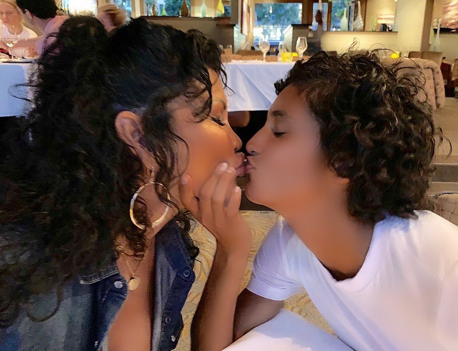 MiaStJohnBoxer's tweet photo. 🙏🏼My daughter has been released from the hospital.Thankful to great doctors &amp; medications she will have a productive &amp; meaningful life ahead of her ❤️I’m so grateful because the thought of losing both my children to #mentalillness was incomprehensible.Thank you ALL 4 ur support🙏🏼 https://t.co/H6VJXYl9ZQ