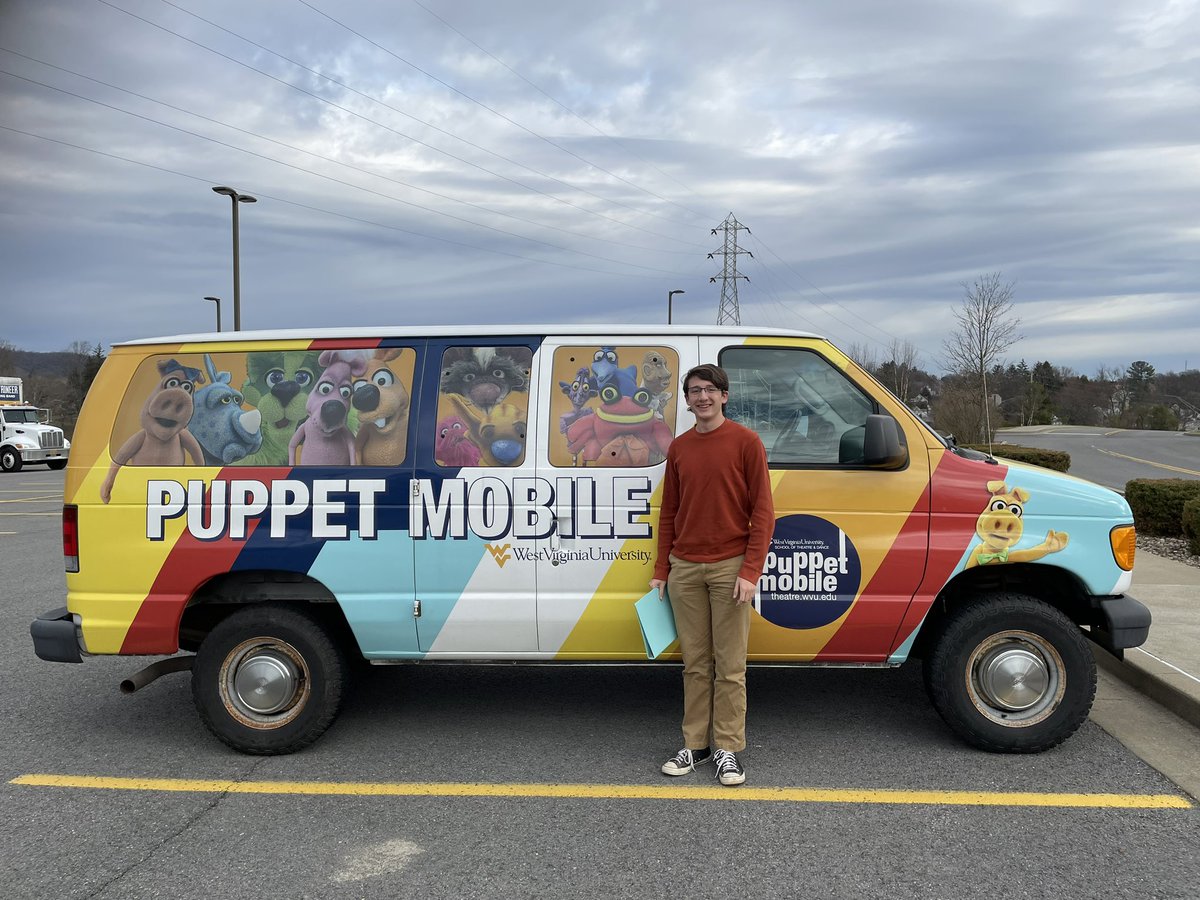 XanderAlvarez6's tweet photo. @WestVirginiaU I love WVU, because where else has a puppet mobile?! https://t.co/VKQex1SiAO