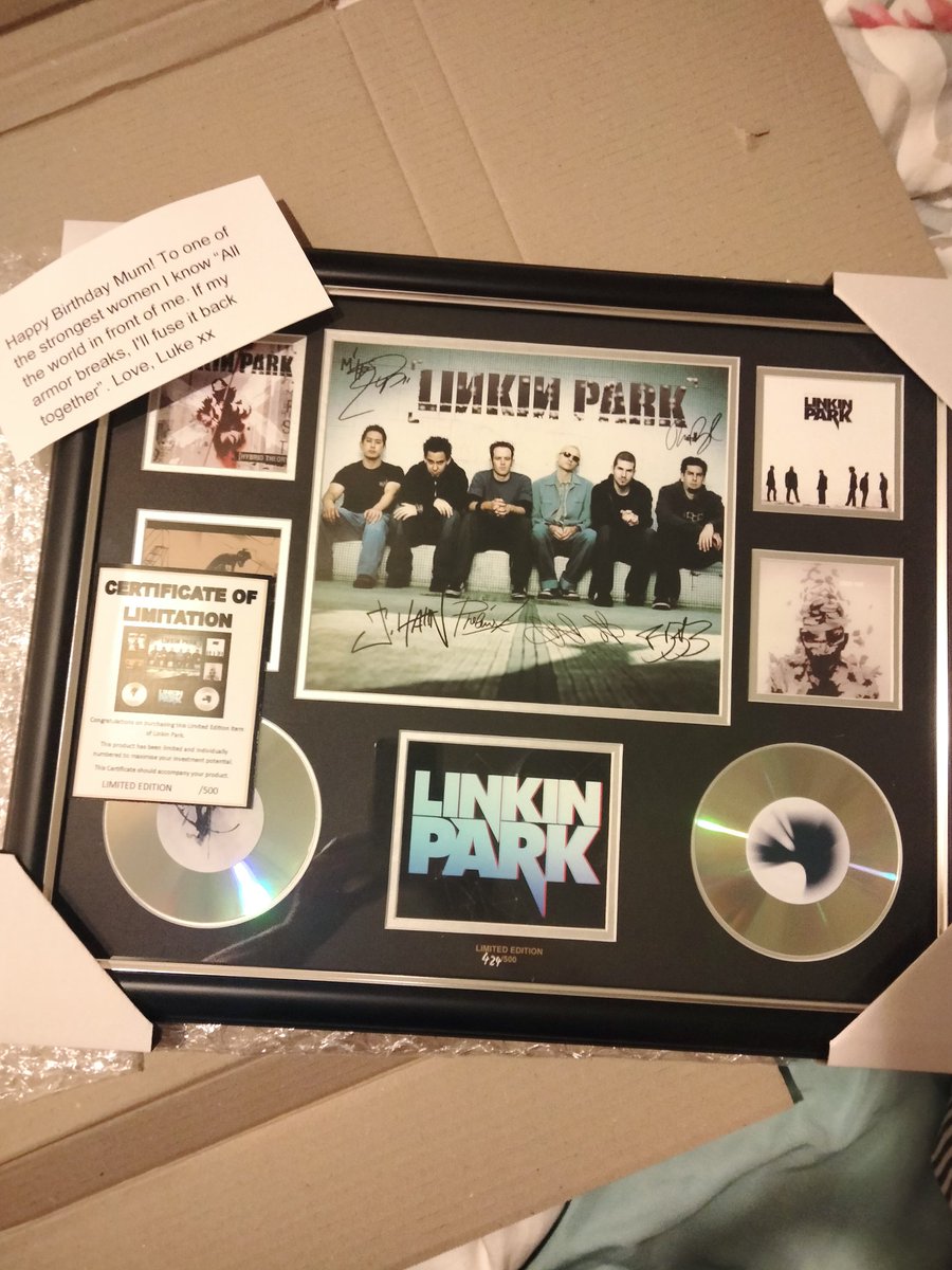 traceythomson65's tweet photo. Love my Birthday present from my beautiful son ☺️ @LPLive  @linkinpark @TiMiHaLP @_LauraB_ https://t.co/JyBqQUyAtu