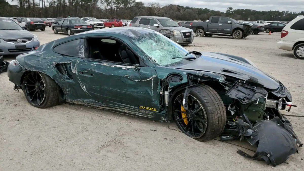 JoePompliano's tweet image. After winning the 2018 Masters, Patrick Reed bought himself a $450,000 Porsche 911 GT2 RS.

There are only 1,000 of these cars in the US &amp;amp; his had a Masters-themed paint job &amp;amp; yellow calipers.

But this week, the car mysteriously appeared on a salvage website with just 360 miles.
