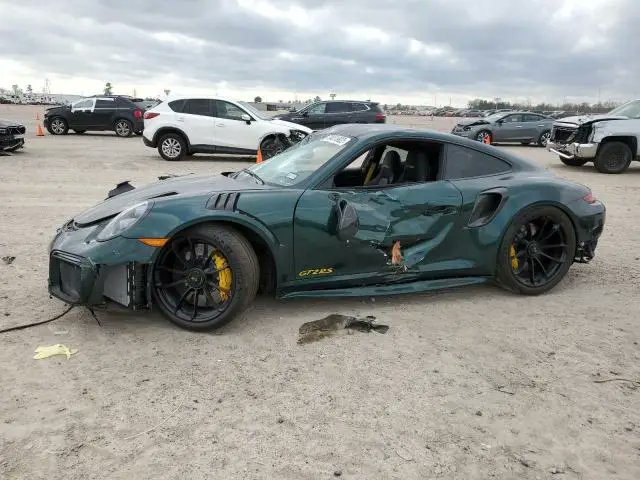 JoePompliano's tweet image. After winning the 2018 Masters, Patrick Reed bought himself a $450,000 Porsche 911 GT2 RS.

There are only 1,000 of these cars in the US &amp;amp; his had a Masters-themed paint job &amp;amp; yellow calipers.

But this week, the car mysteriously appeared on a salvage website with just 360 miles.