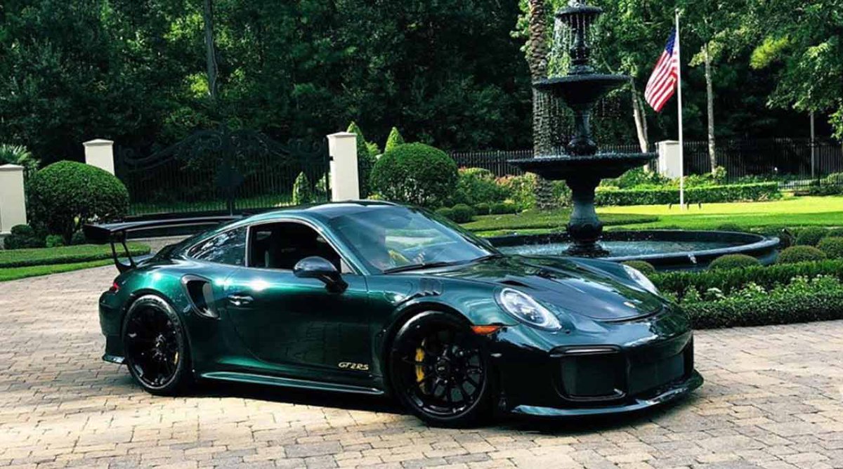 JoePompliano's tweet image. After winning the 2018 Masters, Patrick Reed bought himself a $450,000 Porsche 911 GT2 RS.

There are only 1,000 of these cars in the US &amp;amp; his had a Masters-themed paint job &amp;amp; yellow calipers.

But this week, the car mysteriously appeared on a salvage website with just 360 miles.