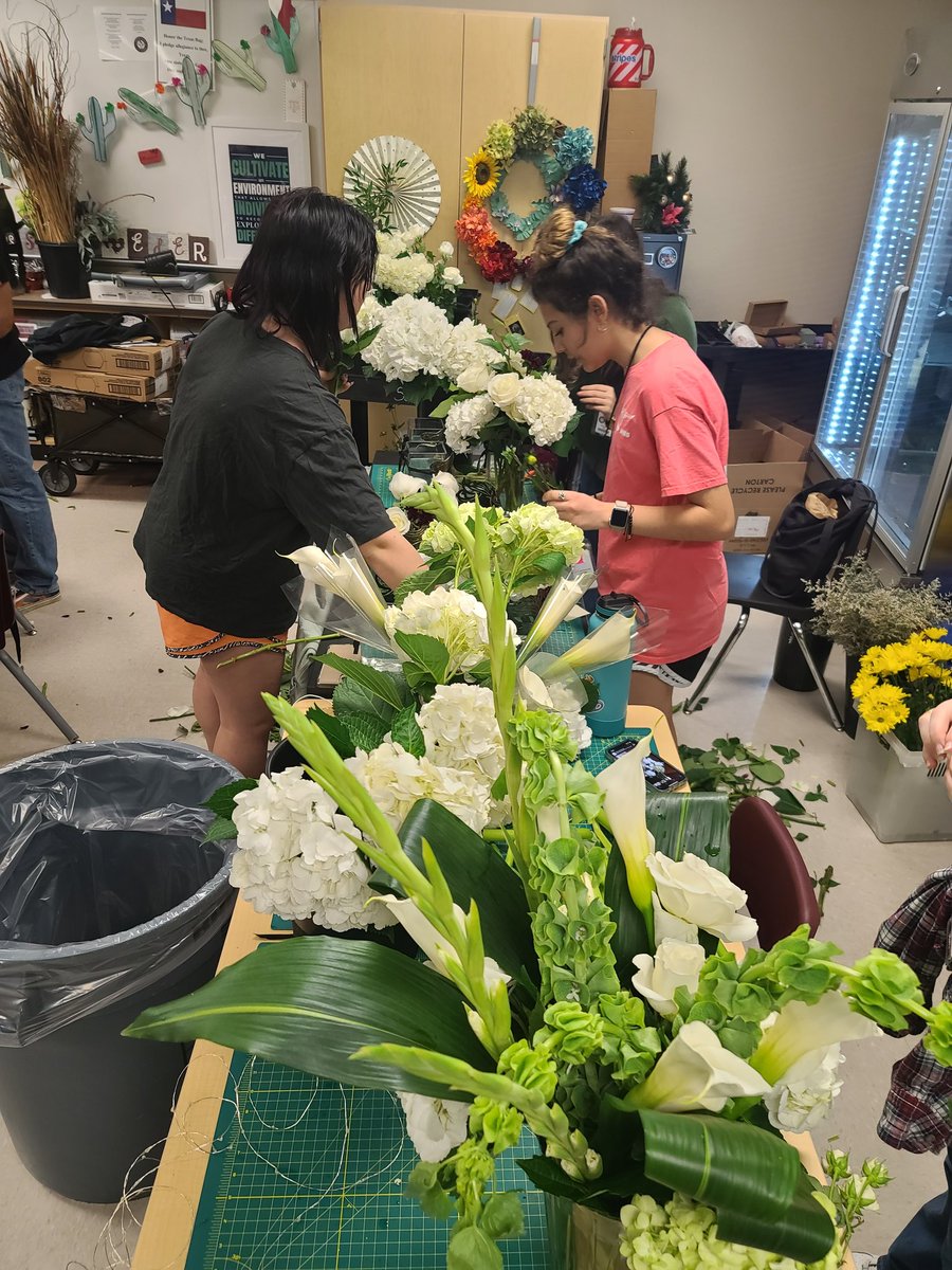 LonghornStems's tweet photo. Great day for Prom Arrangements! #FlowerPower #WeAreGR @GRFFASchroeder @WeAreGRHS https://t.co/pgviyxzvQs