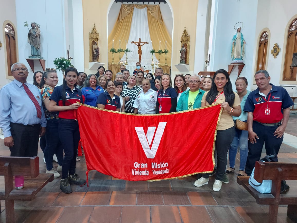 MinhviZul's tweet photo. El el marco del 12 Aniversario de la GMVV misa de acción de gracias en la Cátedra de Maracaibo. Entes adscritos y personal https://t.co/eOLdjmInQ8