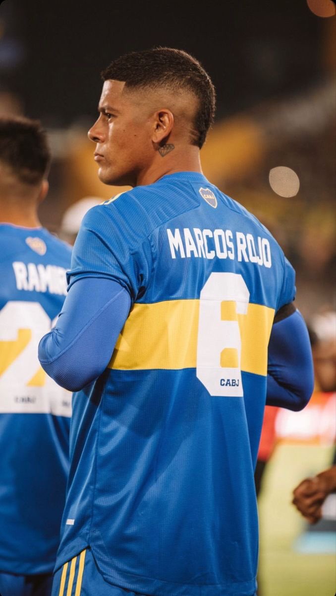 Te extraño mas que nunca y nose que hacer,
Despierto y te recuerdo al amanecer.