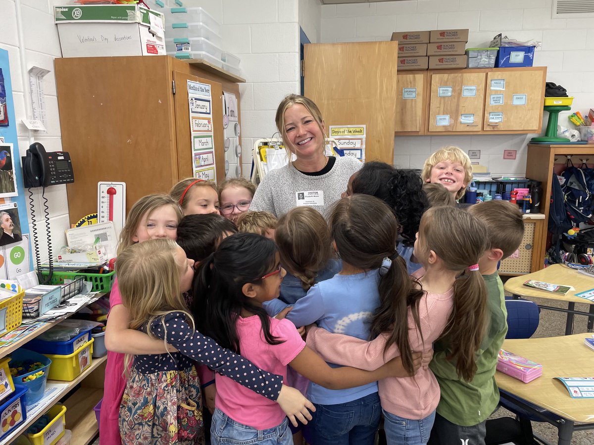 My daughter Lizzie came to school today! Not sure who had more fun- Lizzie or the Firsties?⁦<a href="/kingston_vb/">VBKingston</a>⁩ ⁦<a href="/KingstonVBCPS/">Grant Baker</a>⁩ ⁦<a href="/Sarah_AllardVB/">Sarah Allard</a>⁩