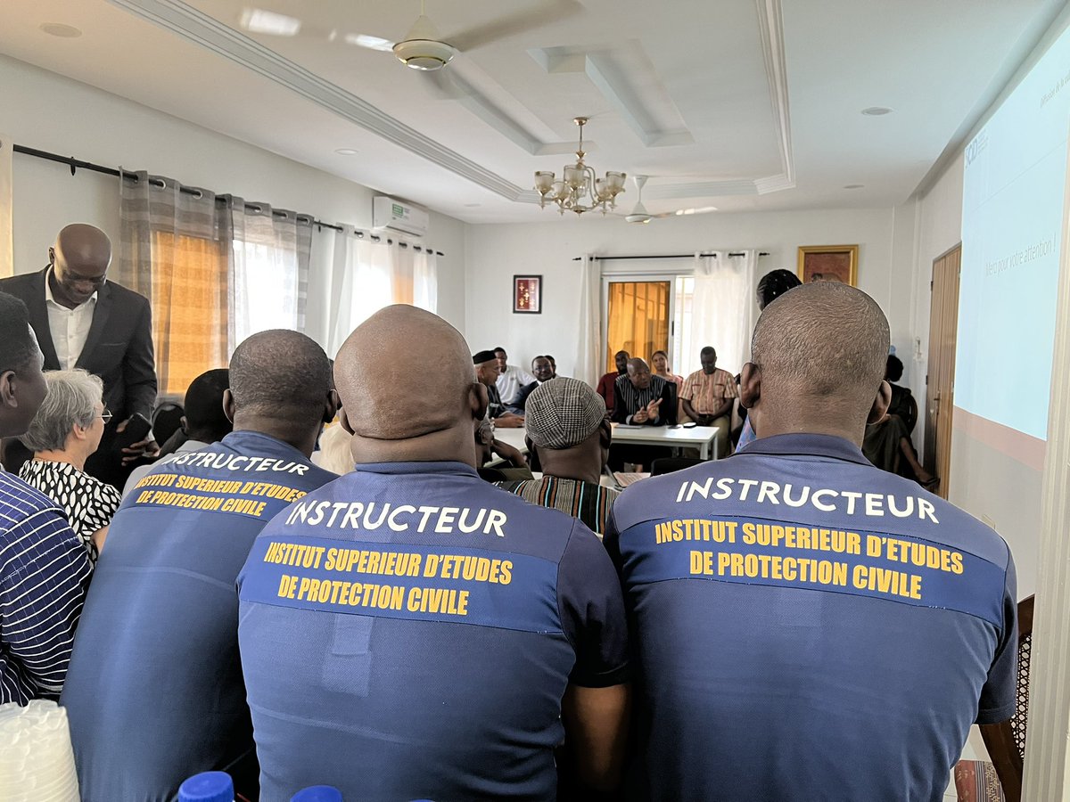 SinaZerbo's tweet photo. La Fondation SScID s’engage dans l’accompagnement des jeunes chercheurs à la réalisation de leurs projets: Dr Myriam Millogo - Enseignant/Chercheur à l’Ecole Polytechnique de Ouagadougou a inauguré la série de Conférences “#ScienceMoi”avec brio au siège @FSscid https://t.co/7a2XAezp27