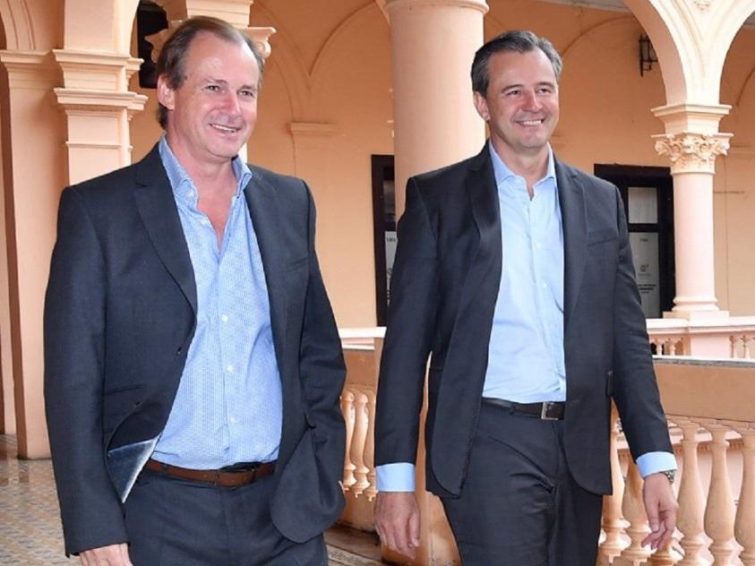 21,30
<a href="/bordet/">Gustavo Bordet</a> y <a href="/adanhbahl/">Adán Bahl</a> siguen reunidos. A solas. 
Se demora el anuncio de la fecha de #Elecciones2023 en #EntreRios
