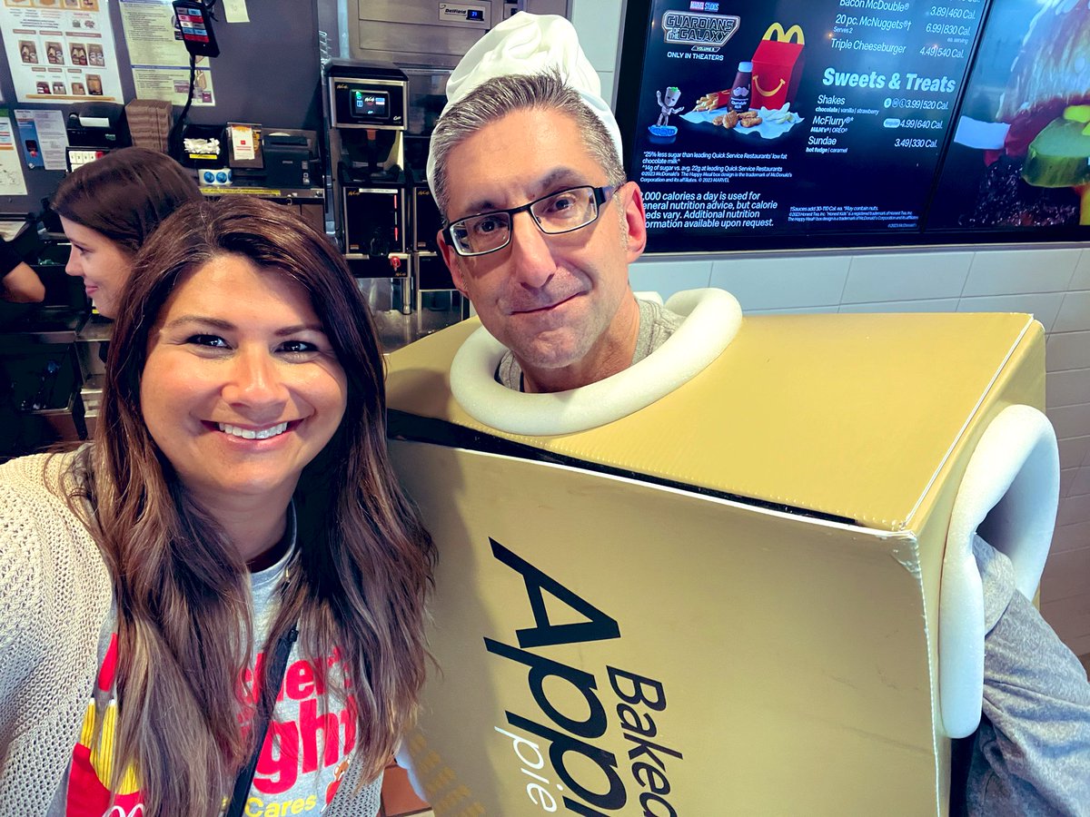 Had a fun time serving our <a href="/MarkTwainD63/">Mark Twain School</a> families <a href="/McDonalds/">McDonald's</a> McTeacher Night!!!