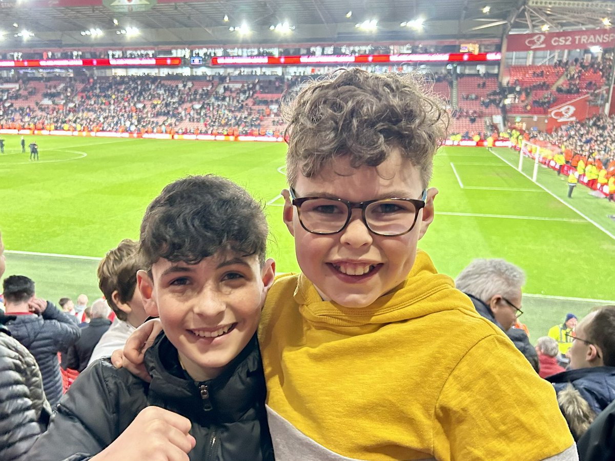 SP00NS's tweet image. WHAT. A. NIGHT! 🔴⚪️⚫️⚔️ 
#sufc #twitterblades