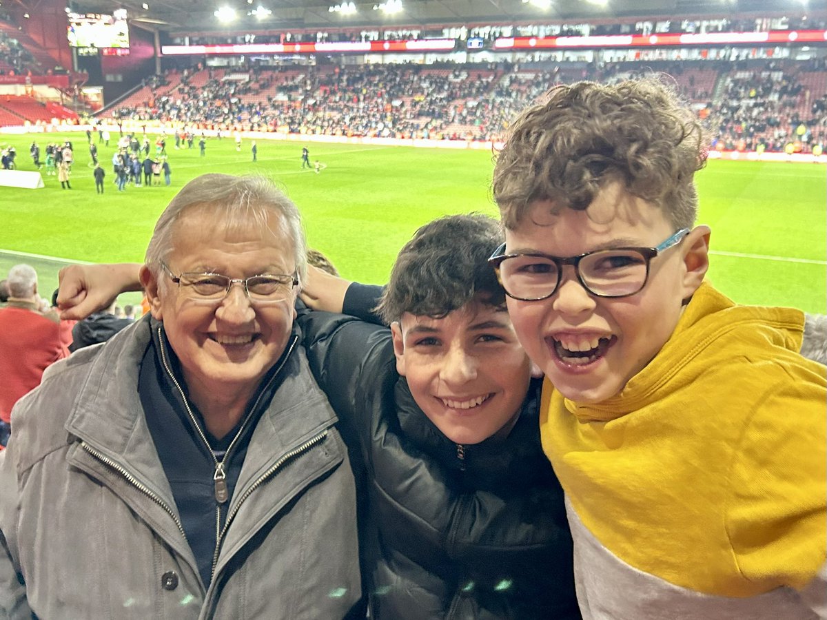 SP00NS's tweet image. WHAT. A. NIGHT! 🔴⚪️⚫️⚔️ 
#sufc #twitterblades