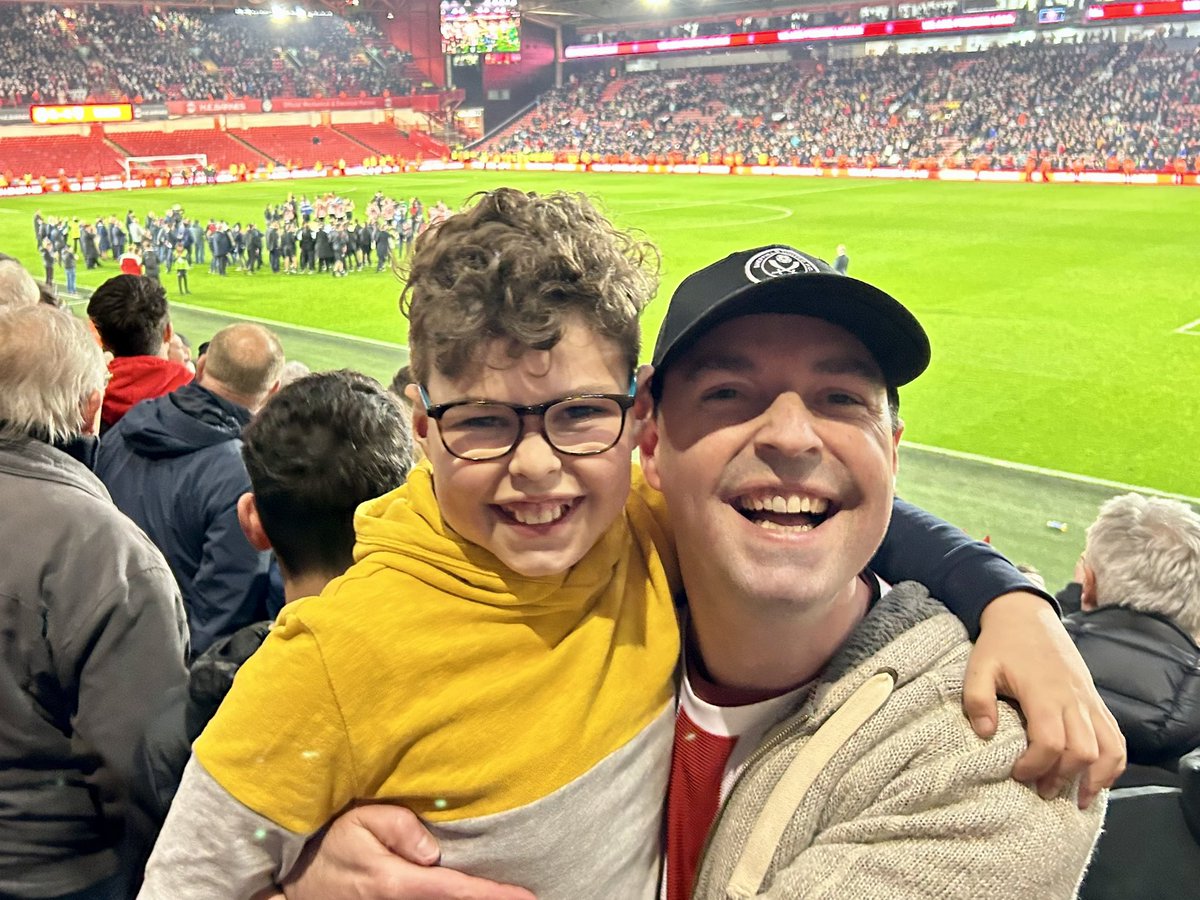 SP00NS's tweet image. WHAT. A. NIGHT! 🔴⚪️⚫️⚔️ 
#sufc #twitterblades