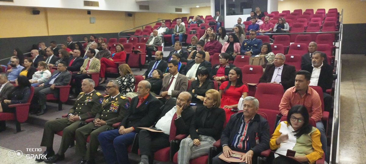 iaesen_umbv's tweet photo. #26Abr En la @umbv_einf se realizó la entrega de Certificados del Programa de Perfeccionamiento Profesional en Defensa Integral de la Nación a los funcionarios de la @Asamblea_Ven adscritos a la Comisión Permanente de Seguridad y Defensa Presidida por el GJ. Dip. @GeneralPueblo https://t.co/Vo9gl49A3I