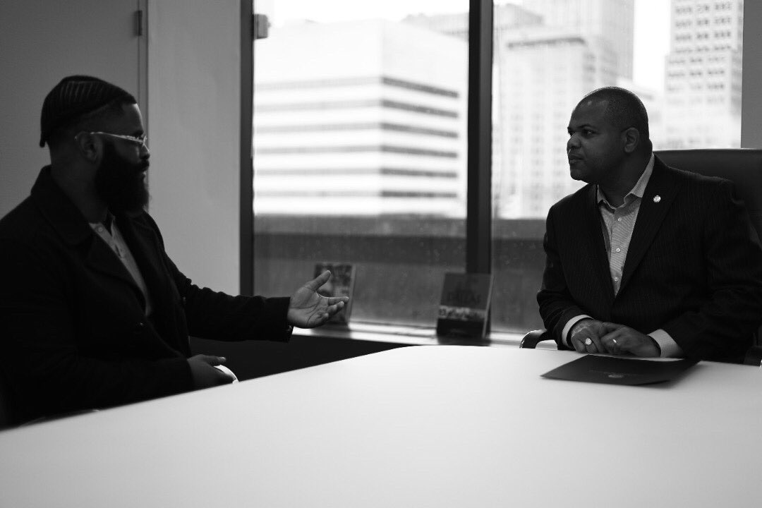 BlackCeasarPoet's tweet photo. Today I was blessed to receive a special recognition from the great @DallasMayor Eric Johnson and the city of Dallas Texas! I’m so thankful! 
📸- @shyaboutmyart 
#PoetrySavedMe #Dallas #Texas https://t.co/3uf2AYX81y