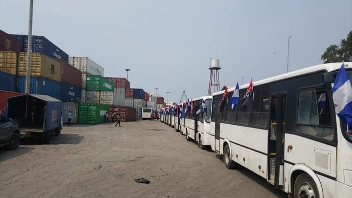 LaSandino's tweet image. #AlDía || Los nuevos buses rusos en Puerto de #Corinto, listos para ser trasladados hacia la ciudad capital.

#2023JuntosVamosAdelante 
#Chinandega