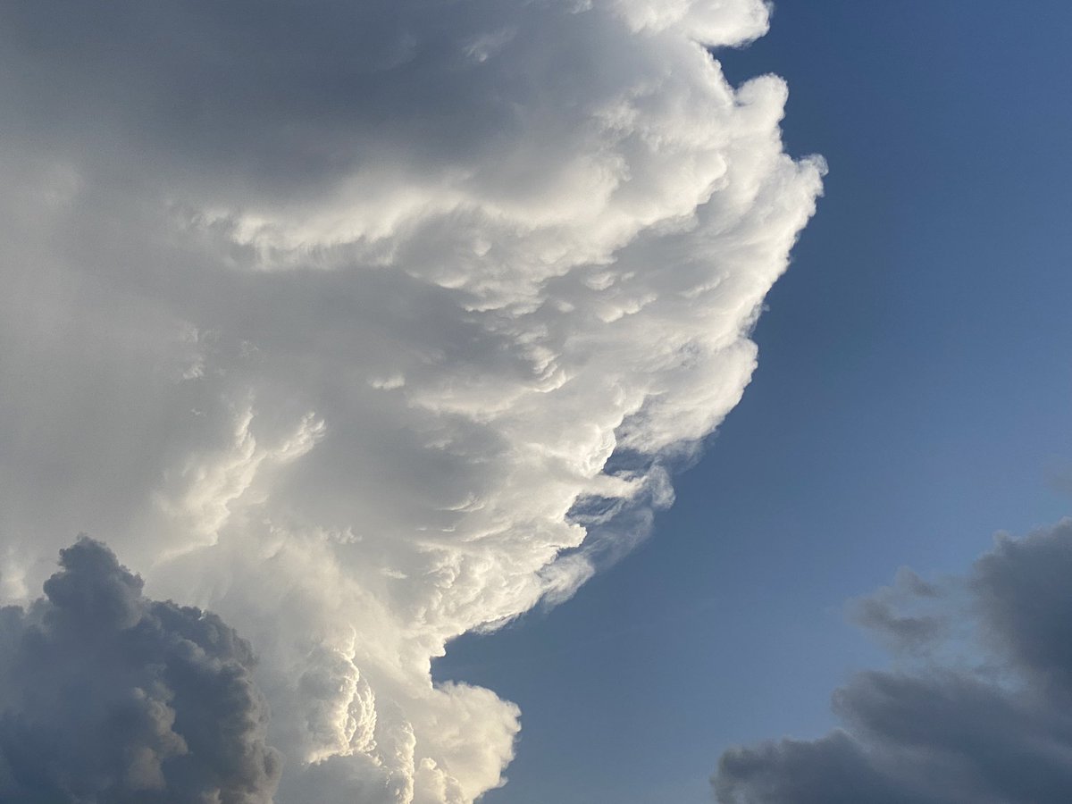 MichaelM_ATX's tweet photo. Storm over #DrippingSprings looking S from #BeeCaveRd near Cuernavaca on the hill #ewxspotter @TravisCOSW @NWSSanAntonio https://t.co/Y7tZttdTlr