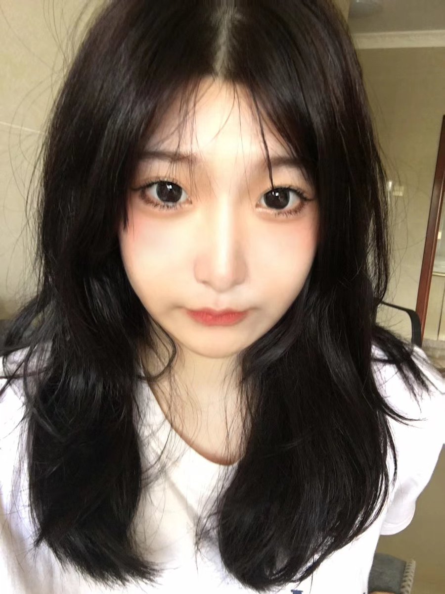dimple19947027's tweet photo. @DASAI__111 @tangxin520 她们是白虎吗 https://t.co/Vvb2BUdyNl