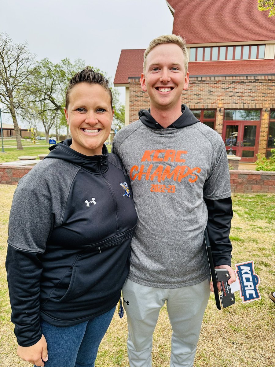 LCMorenoAD's tweet image. Welcome home, champs! Women’s @Swedes_Golf, 2023 KCAC Champions! Ida Lihufvudh, back-to-back individual champion! Four Top 10 finishers earned All-Championship Team. All five golfers finished in the Top 15. Head Coach @zach_able3, KCAC Coach of the Year!