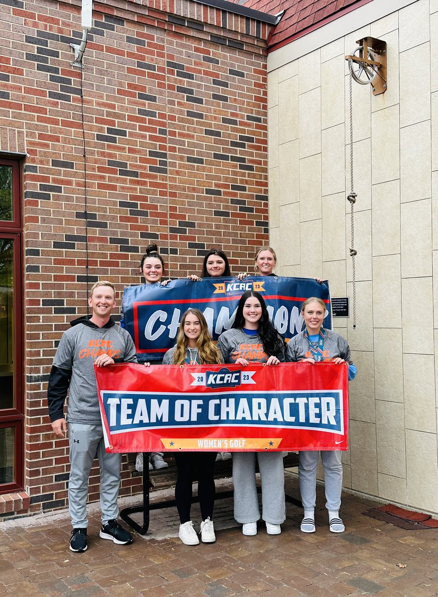 LCMorenoAD's tweet image. Welcome home, champs! Women’s @Swedes_Golf, 2023 KCAC Champions! Ida Lihufvudh, back-to-back individual champion! Four Top 10 finishers earned All-Championship Team. All five golfers finished in the Top 15. Head Coach @zach_able3, KCAC Coach of the Year!