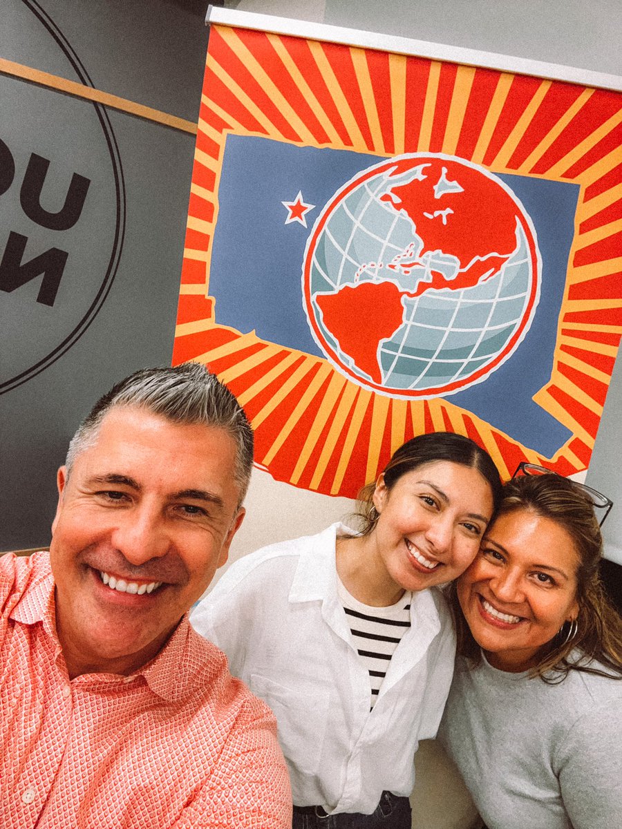 The OG  team 🧡 <a href="/kennynien/">H. Kenny Nienhusser</a> &amp; Catherina  <a href="/UConnFYP/">UConn FYPLC</a> <a href="/UConn1stGen/">@UConnFirstGen</a> 
When I came to UCONN, working with La Comunidad Intelectual was my first graduate assistantship, and although we were here to help students transition, I often felt like they helped me too. Forever grateful!