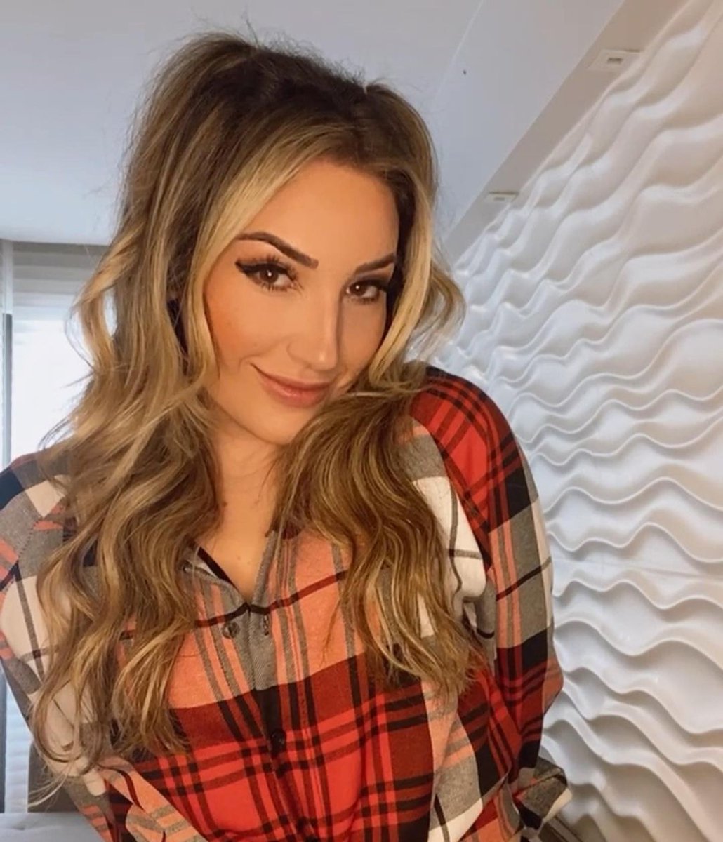 usuario_bbb23's tweet photo. Preciso ir para o Acre para Ver a Amanda cendo campeã novamente. 😍 https://t.co/1Af2kK0Qm9