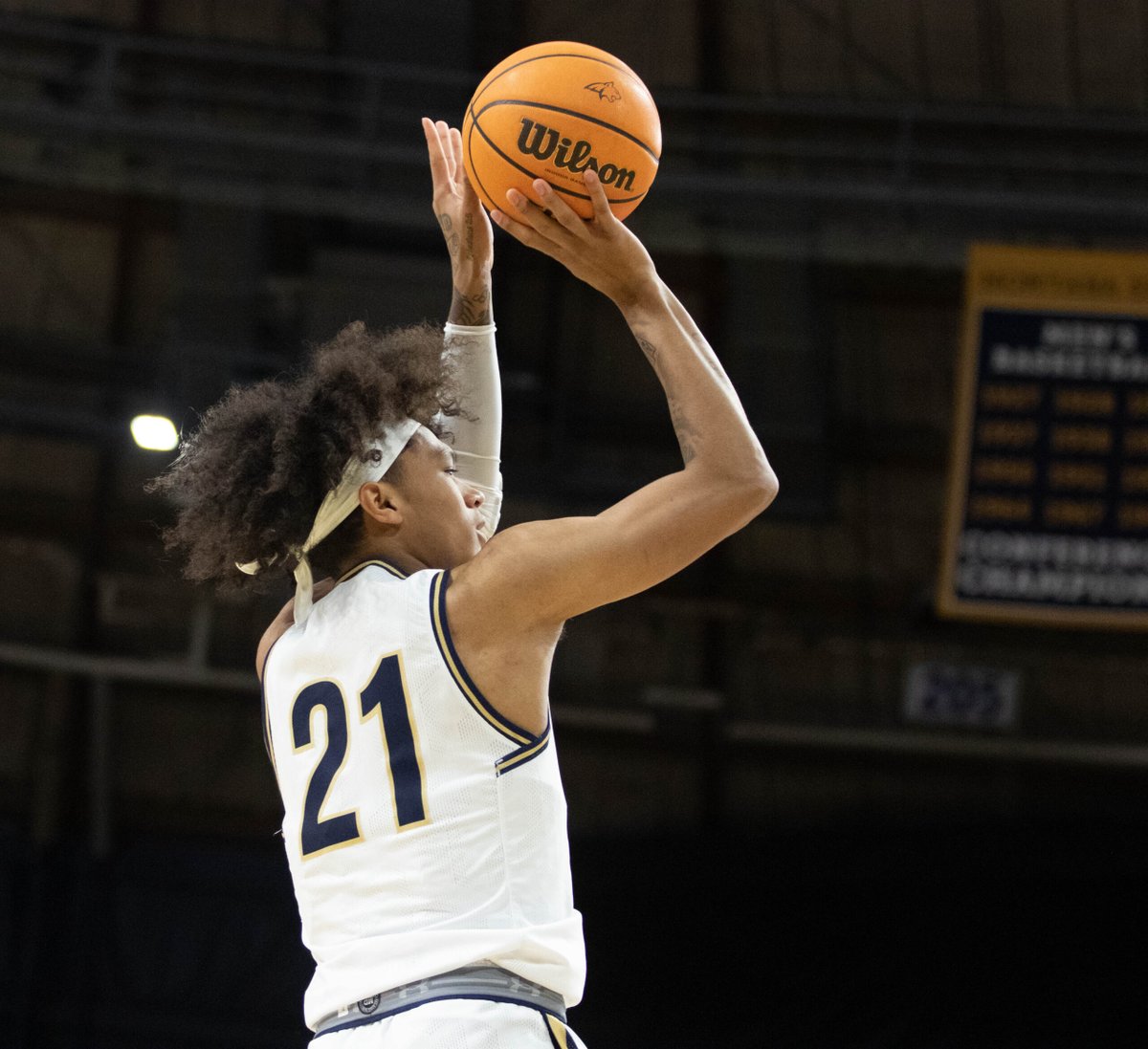 1029ESPN's tweet photo. After covering the big news of RaeQuan Battle transferring to West Virginia, @Colter_Nuanez welcomed two guests who are heading to MSU next year - Sentinel football's JJ Dolan and Colstrip point guard Malea Egan.

Listen to today's #NuanezNow here:

https://t.co/To4UgOLACf https://t.co/8hADJNmvq2