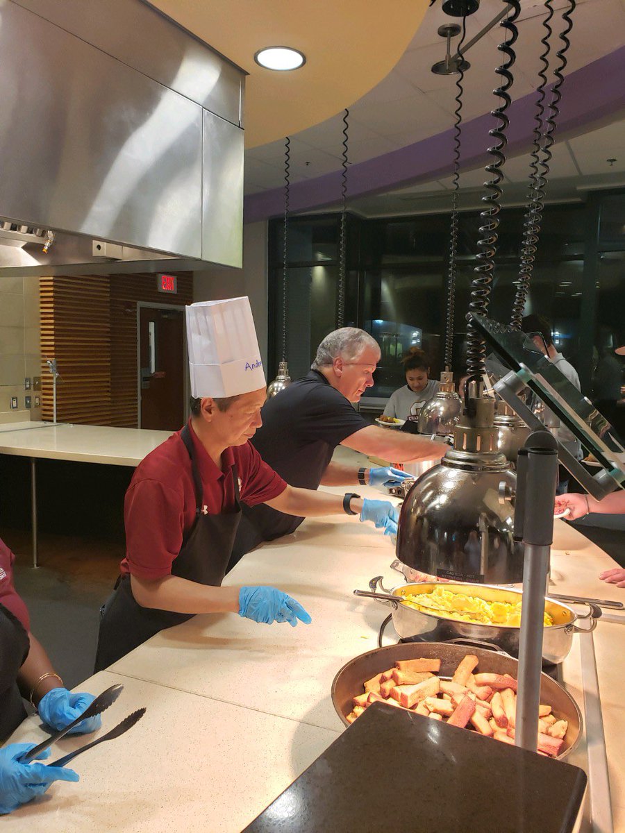 CofCHsu's tweet photo. Enjoyed serving some great food to our @CofC students at Moonlight Breakfast with @CofCStudentLife and members of my leadership team! That’s our CIO Mark Staples to my left. Go Cougars and good luck on your exams!! https://t.co/A9cN8qoTdd