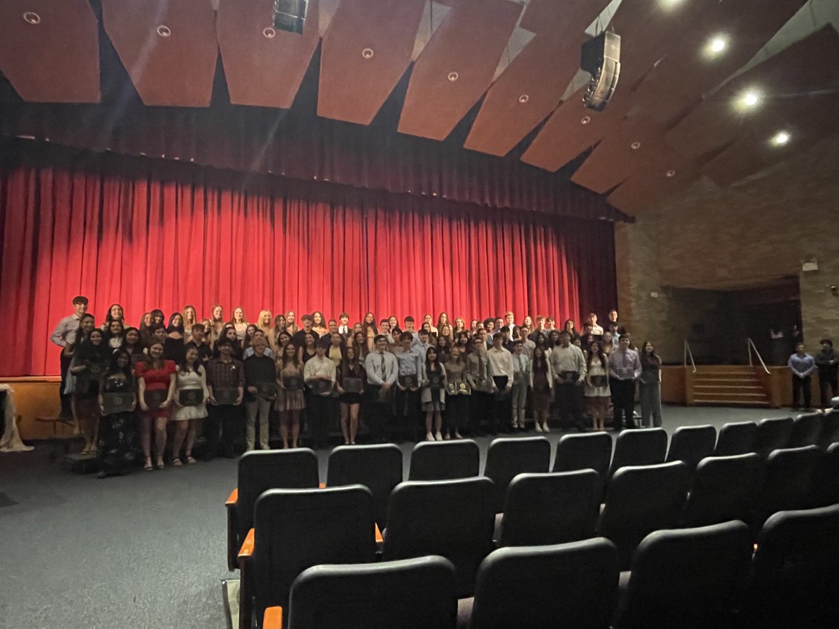 Congratulations to all of our new Math/Science/Art/Business and Career and Technical Honor Society inductees! ⁦<a href="/SachemHSNorth/">Principal Larson</a>⁩