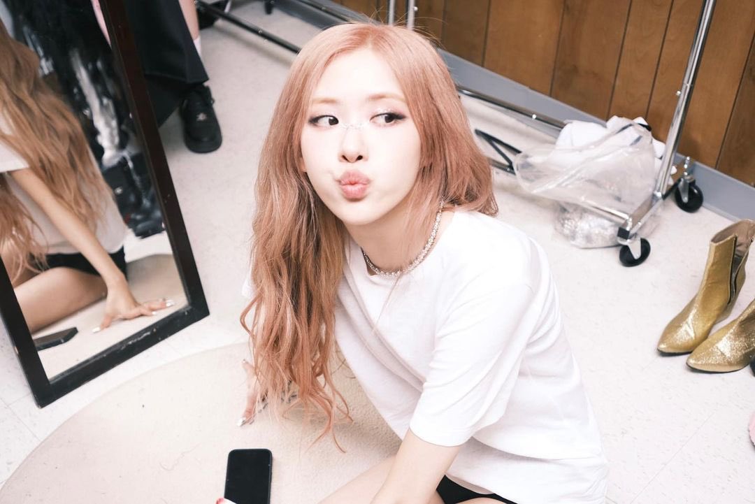 rosiesolace's tweet photo. okay but can we talk about how pretty she is?? https://t.co/AswzGIU1G5