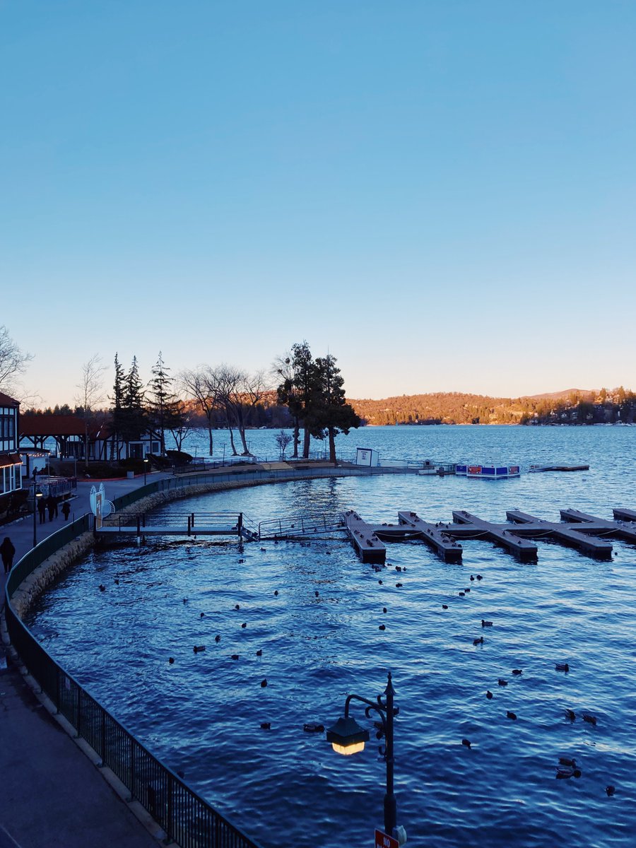 When life gets overwhelming, find solace by the water 🌊💙 #lakereflection #peacefulmind #uclalakearrowheadlodge #ucla #lakearrowhead