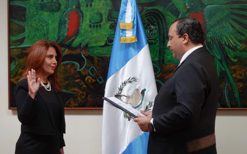 Diplomática de carrera Karla Gabriela Samayoa Recari asume como viceministra de Relaciones Exteriores de Guatemala.
#Nota 🔗 bit.ly/3Le0vmE