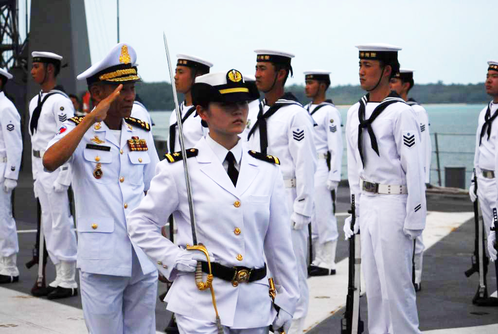 jmsdf_pao_eng's tweet photo. 24-26 APR, the Indo-Pacific and Middle East Deployment 2023 ( #IMED23 ) conducted a goodwill ceremony and exercise with the Royal Cambodian Navy. We promoted friendship and mutual understanding between the JMSDF and the RCN to realize a “Free and Open Indo-Pacific”.🇯🇵🇰🇭 https://t.co/DzJgA7xBTS