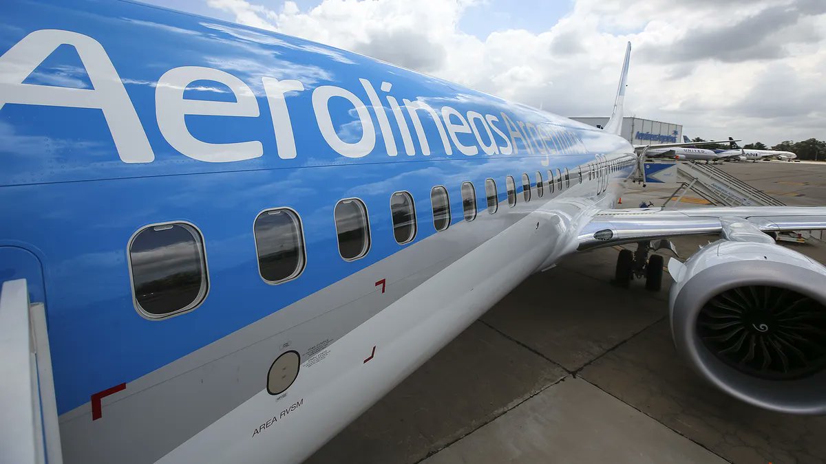 Nicksonland's tweet photo. #Dato AR1497 @Aerolineas_AR
🛫 SLA #Salta
🛬 AEP #BuenosAires
⏱️ 21:25h
⏱️ 23:15h
📅 En vuelo
#NicksonLandNews✌️
#aviationgeek #aviationdaily #aviacao #aviaserver #aviation #aviationlovers #aviacion
#aviationphotography https://t.co/94BRFe6bNK