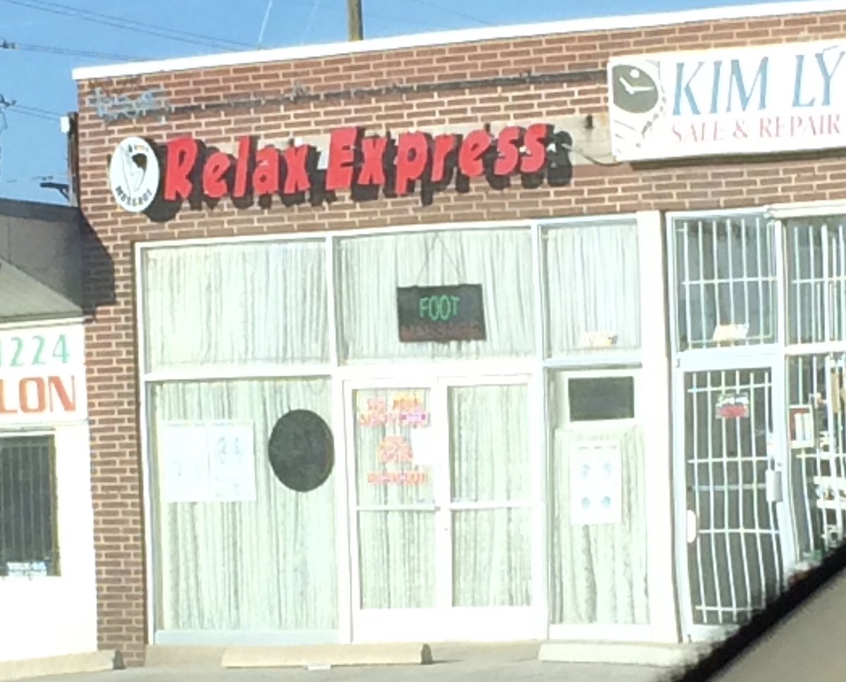 MyMiseEnPlace_'s tweet image. Used to pass this place on my way to work when I was in Denver. It cracked me up every day. 😂 #funnysign