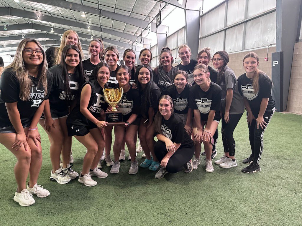 So very proud and happy for these young ladies!!! They deserved it!👏 👏👏👏 🐾🥎GO MOJO🐾🥎. <a href="/christinarg2289/">christinagarcia</a> @c_hernandez20 <a href="/casey9elizabeth/">Casey Werner</a> <a href="/coach_torres2/">Coach Torres</a>