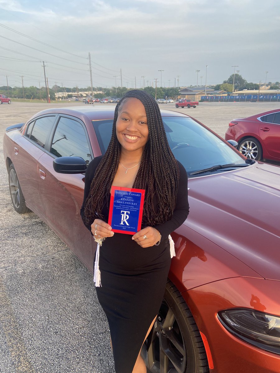 k3nnidy_'s tweet photo. This afternoon I was given the Principal’s Award. Words can’t explain how happy I am right now. Forever grateful for all the good things that come to me and my peers! Being recognized for leadership ,and my academic achievements is such a big deal for me🥹. I am so grateful. https://t.co/F5FS5QEeMj